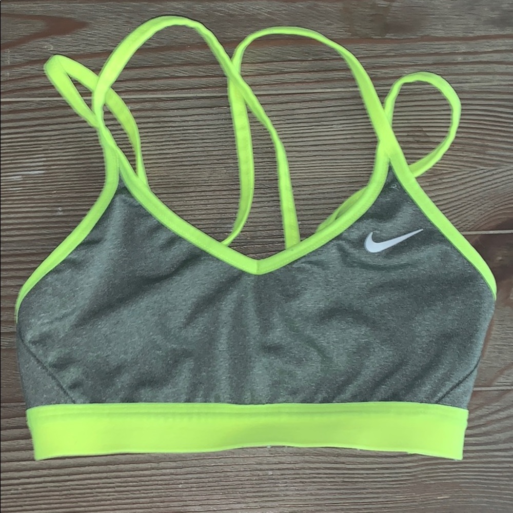 2 never been worn Nike sports bras.Both size small